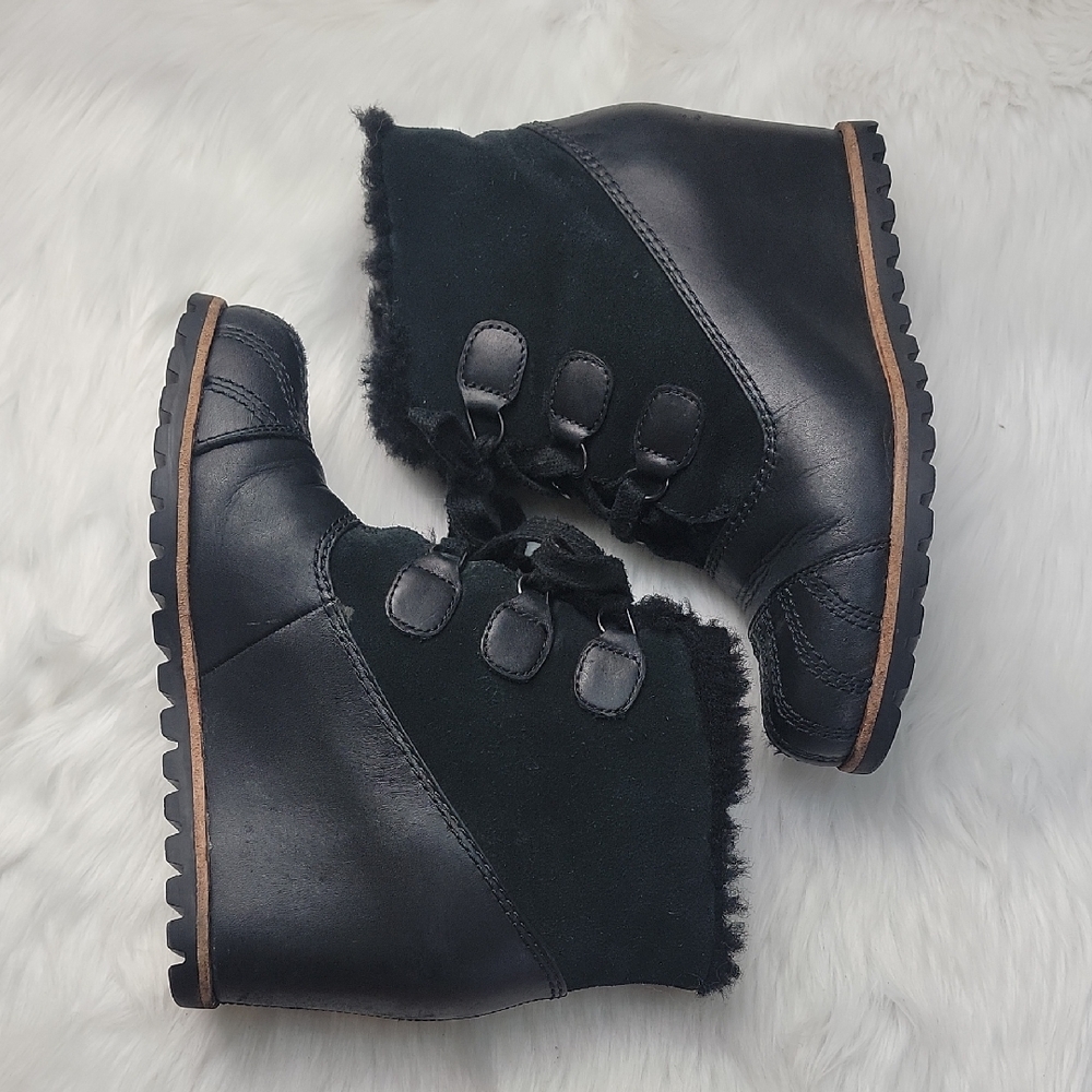 UGG Alasdair Black‎ Suede Leather Lace Up Wedge Boho Preppy Winter Ankle Boots
